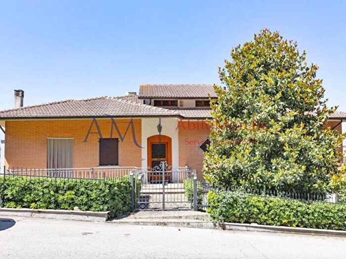 Casa con 6 locali in vendita in Via Delle Mura, Centro, Montegiorgio