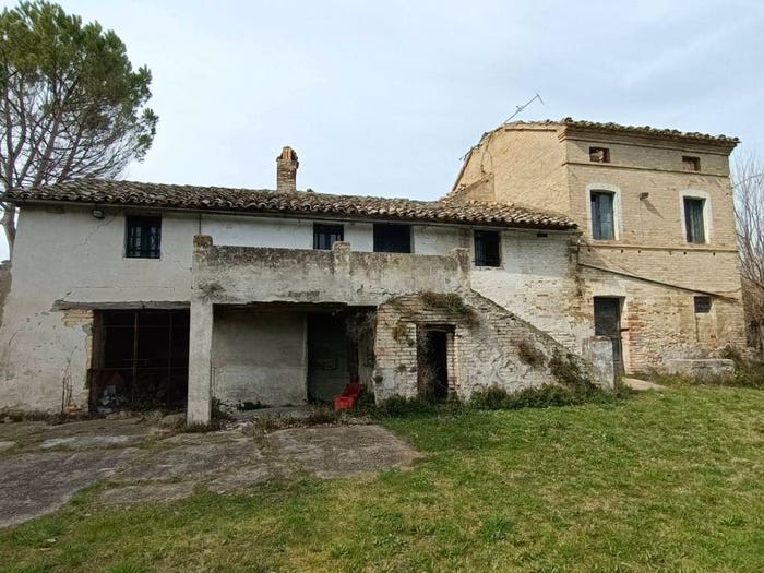 Casa con 6 locali in vendita in Strada Provinciale Girola, Fermo