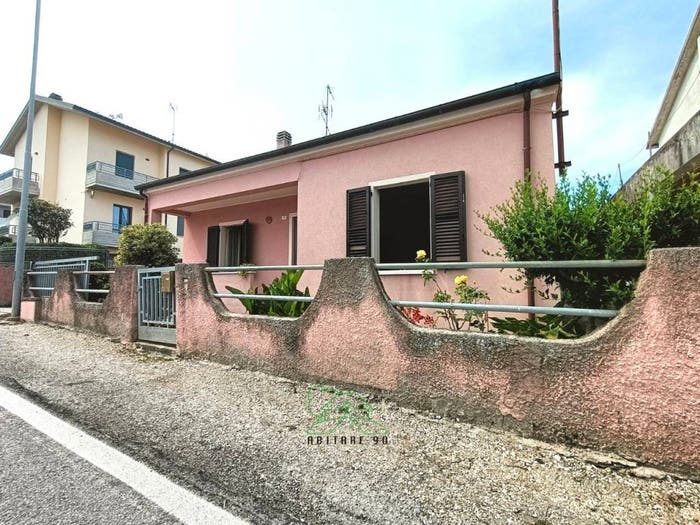 Casa con 6 locali in vendita in Località Caminate, Caminate, Fano