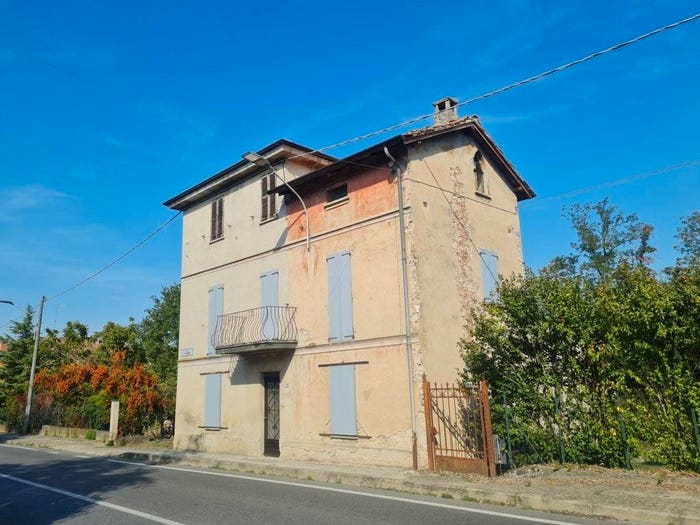 Casa con 6 locali in vendita in Via Francesco Crispi, Centro, Santa Maria della Versa