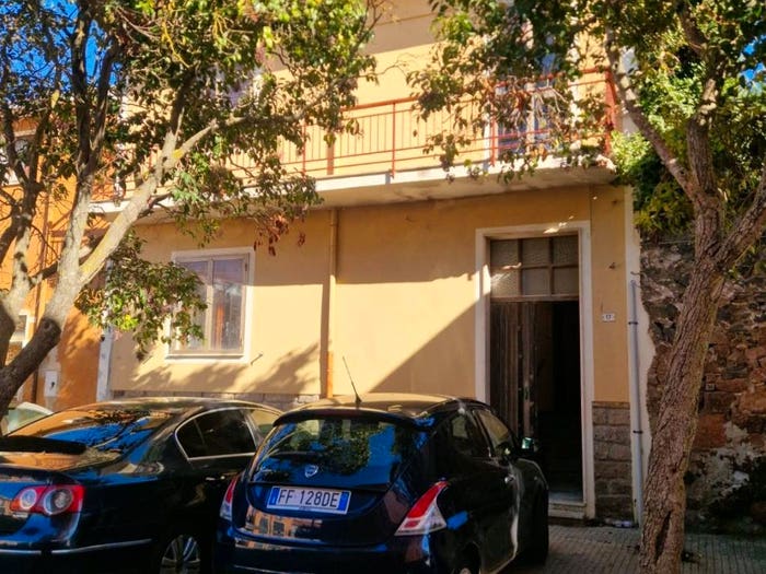 Appartamento con 6 locali in vendita in Piazza De Castro, Ploaghe