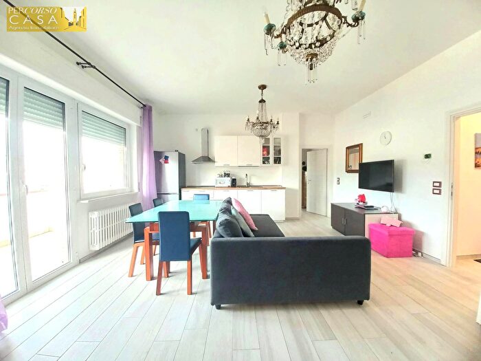 Appartamento con 7 locali in vendita in Via Trieste, Giulianova