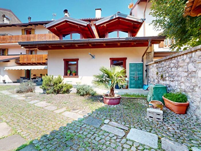 Casa quadrilocale in vendita in Via Porta di Sotto, Centro, Tolmezzo