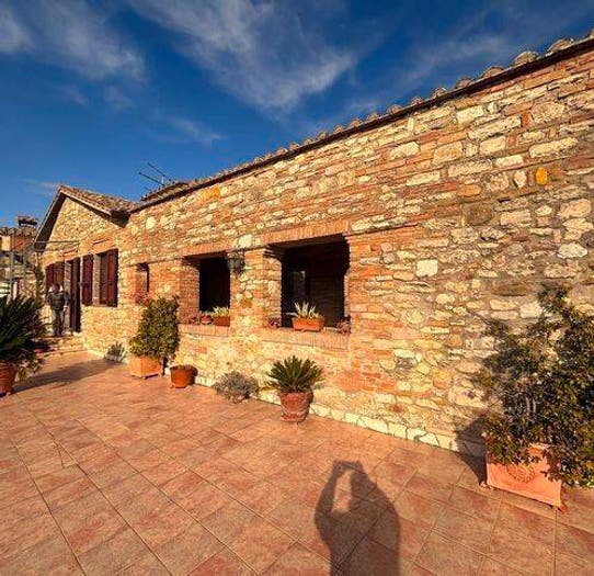 Casa con 6 locali in vendita in San Mariano, Corciano