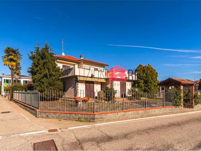 Casa con 6 locali in vendita in Via Tonale, Vespolate