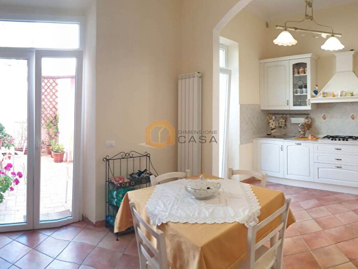 Casa con 5 locali in vendita in Piazza Camillo Benso di Cavour, Centro, Viareggio
