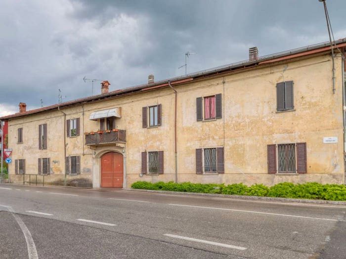 Appartamento quadrilocale in vendita in Via Statale, Marchirolo
