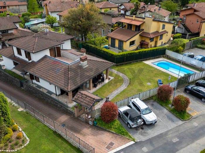 Casa con 6 locali in vendita in VIA PIAVE, Caravate
