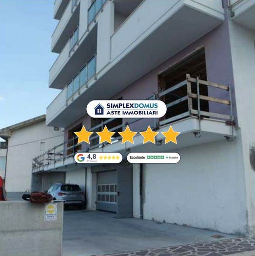 Appartamento con 5 locali in vendita in Via Martiri Ungheresi, Centro, Pianella