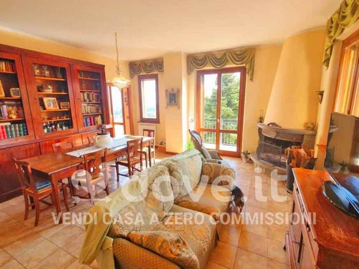 Casa con 6 locali in vendita in Via di Bossona, Montepulciano