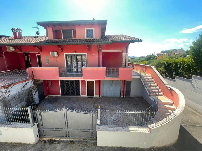 Casa con 5 locali in vendita in Via Quarticciolo, Sant'Angelo Romano
