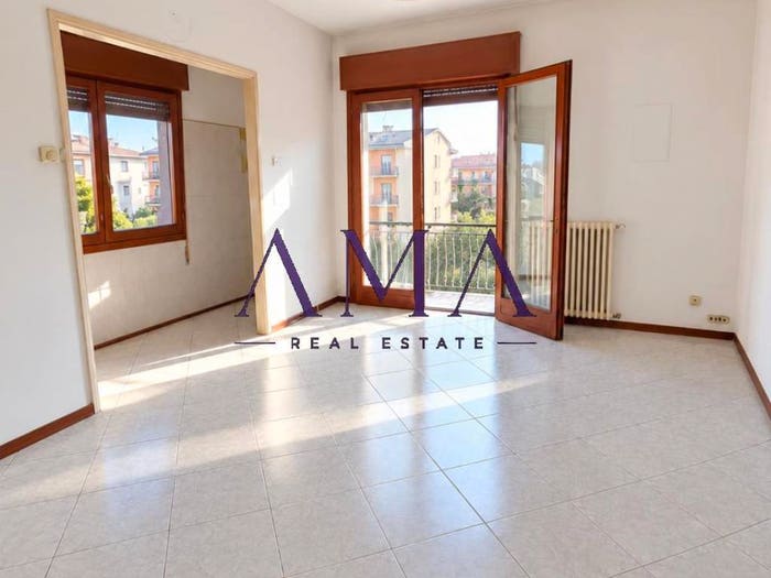 Appartamento trilocale in vendita in Via Luigi Martini, Arcella Sant'Antonino, Padova