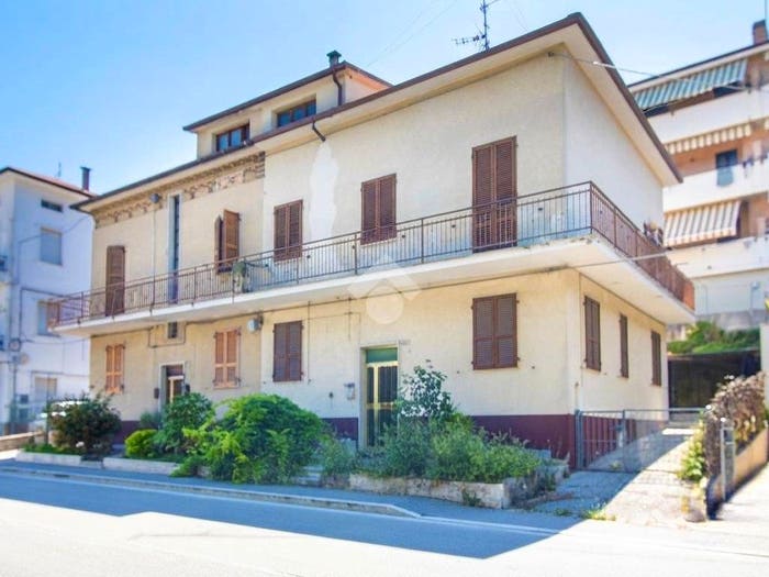 Casa con 6 locali in vendita in Via degli Appennini, Centro, Fermo