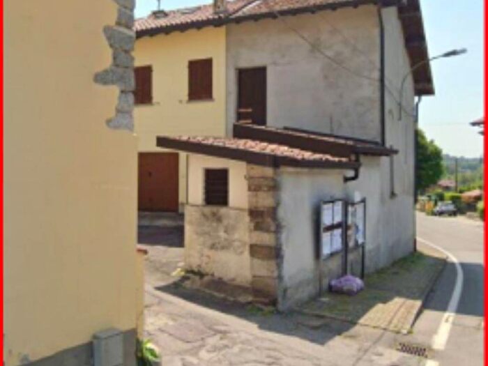 Appartamento trilocale in vendita in Via Papa Giovanni XXIII, Centro, Barzanò