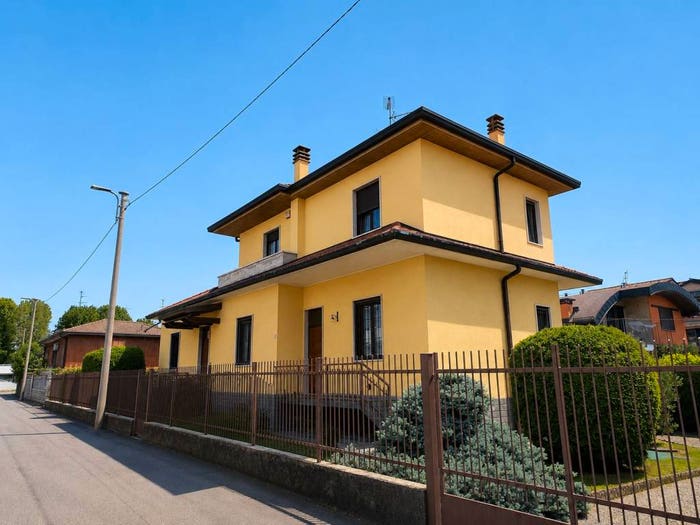 Casa con 6 locali in vendita in Via Monte Nevoso, Centro, Limbiate