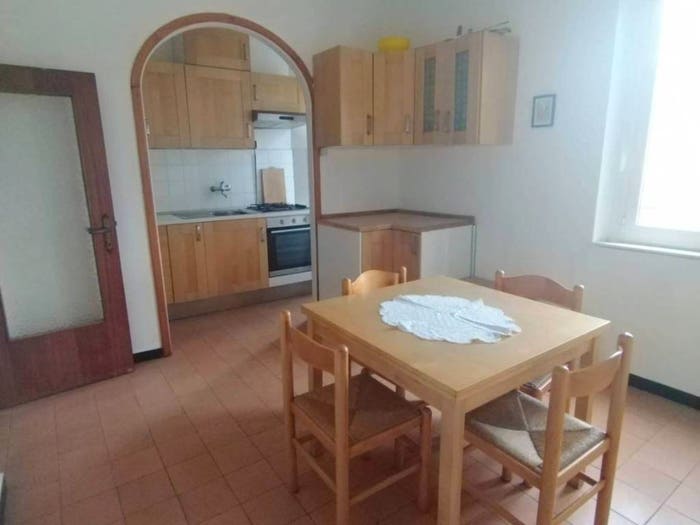 Appartamento trilocale in vendita in via Quartini, Rivarolo, Genova