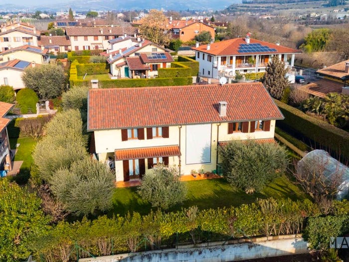 Casa con 6 locali in vendita in Via dei Peschi, Settimo Balconi, Pescantina