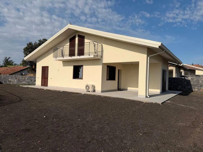 Casa con 6 locali in vendita in Centro, Pedara