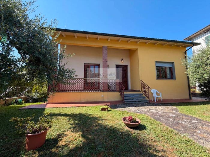 Casa con 6 locali in vendita in Via di Castagnola, Mugnano, Lucca