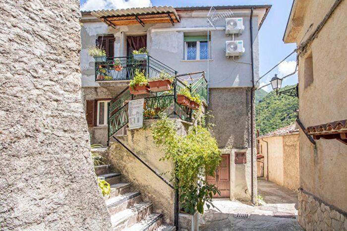 Appartamento trilocale in vendita in Via Giuseppe Mazzini, Poggio Bustone