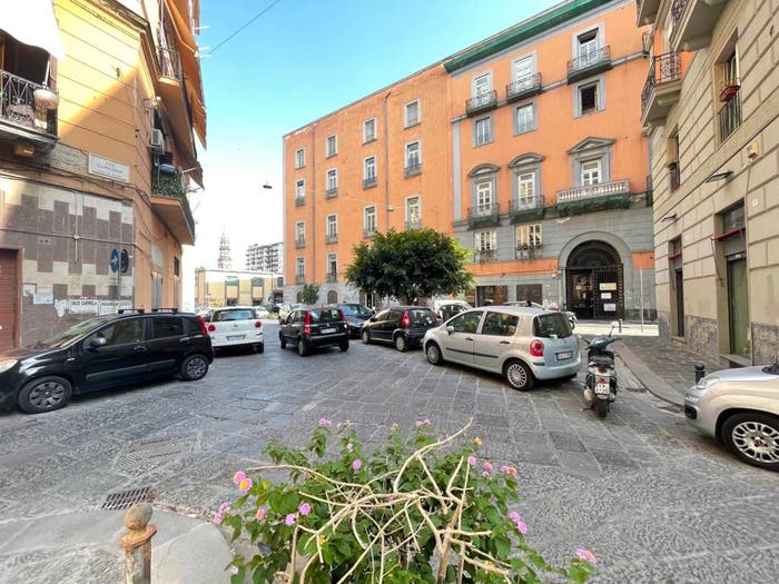 Appartamento trilocale in vendita in Vico Campagnari, Mercato, Napoli