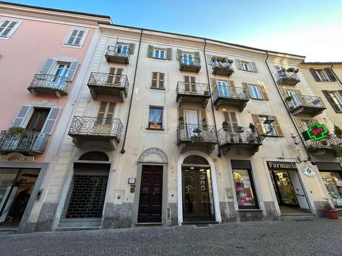 Appartamento trilocale in vendita in Via Giuseppe Garibaldi, Centro, Acqui Terme