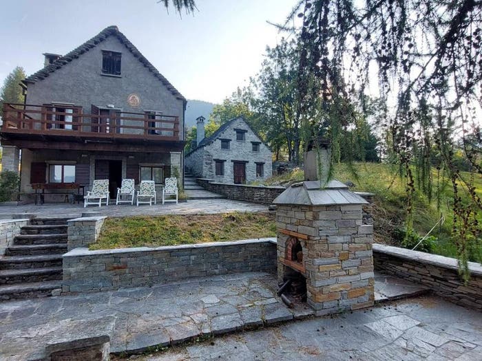Casa quadrilocale in vendita in Craveggia