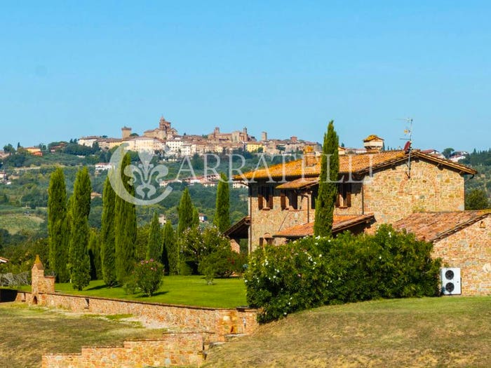 Casa con 6 locali in vendita in Via della Cisternella, Foiano della Chiana