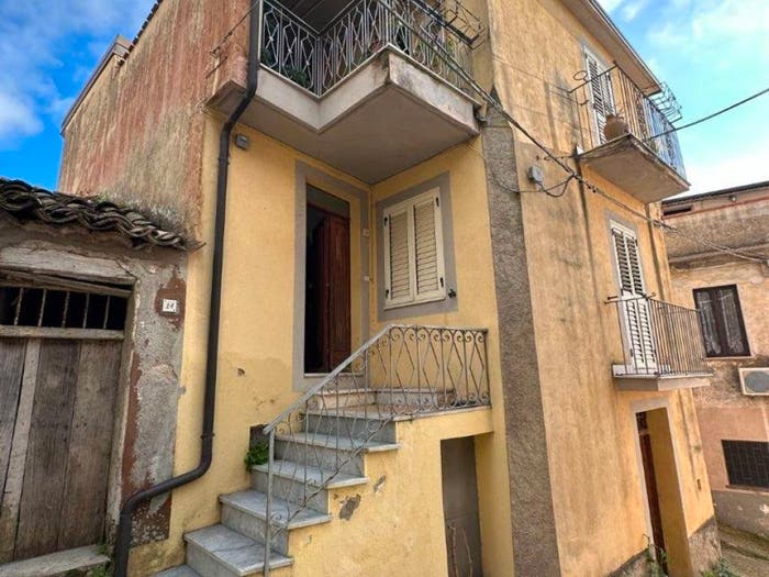 Casa con 5 locali in vendita in Via Bruno Chimirri, Amato