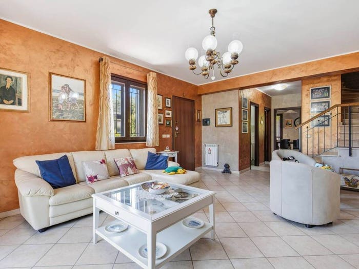 Casa con 5 locali in vendita in Via M G Cutuli, Viagrande