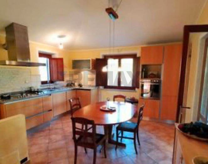 Casa quadrilocale in vendita in LOCALITA' SA PIRA, Centro, Dorgali