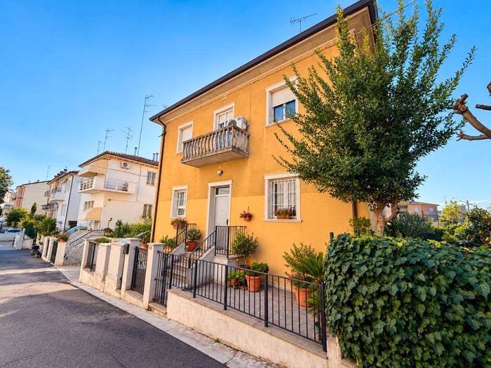 Casa con 5 locali in vendita in Via Giacomo Leopardi, Colombarina, Imola