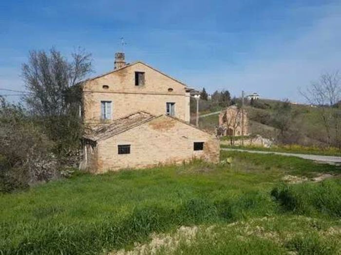 Casa con 5 locali in vendita in Monte San Giusto