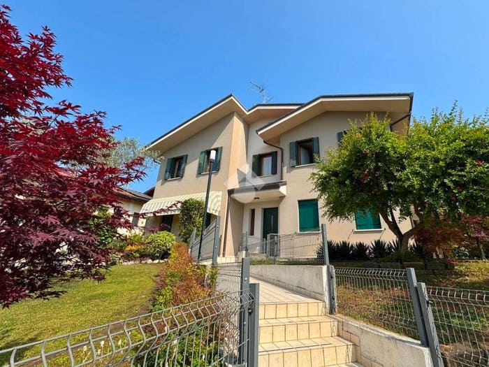 Appartamento trilocale in vendita in Via Don G Manzardo, Pianezze