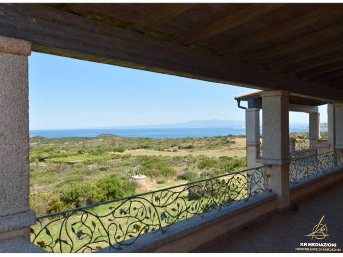 Casa con 6 locali in vendita in Aglientu