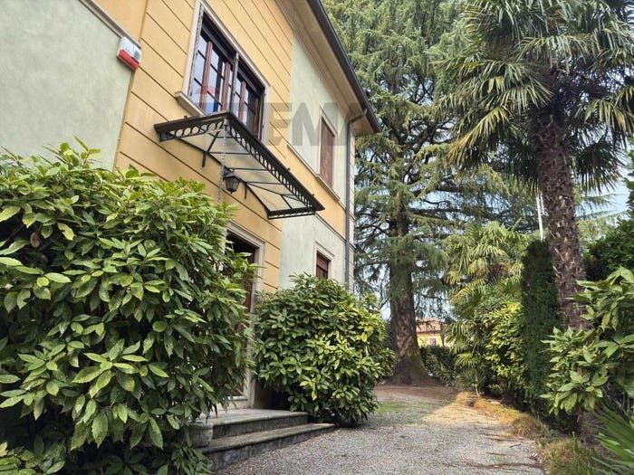 Casa con 6 locali in vendita in PIAZZA RISORGIMENTO, Centro, Viggiù