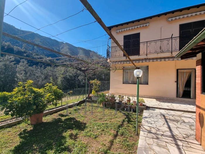 Casa con 6 locali in vendita in Via Nazionale, Centro, Airole
