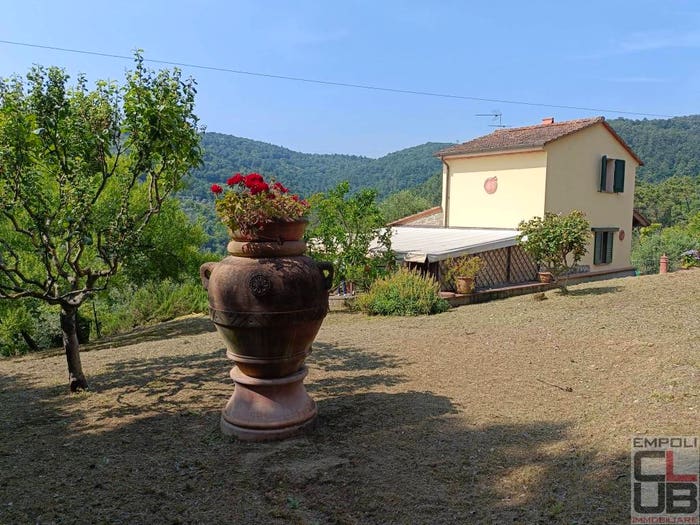 Casa con 6 locali in vendita in Via di Santa Lucia, Vinci