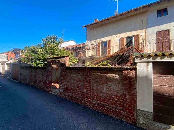 Casa quadrilocale in vendita in Vicolo Domizio Calciati, Borgolavezzaro