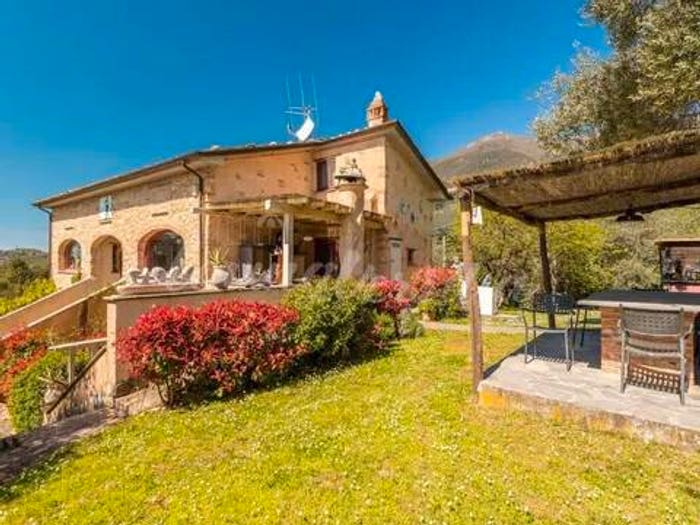 Casa con 6 locali in vendita in Camaiore Paese, Camaiore
