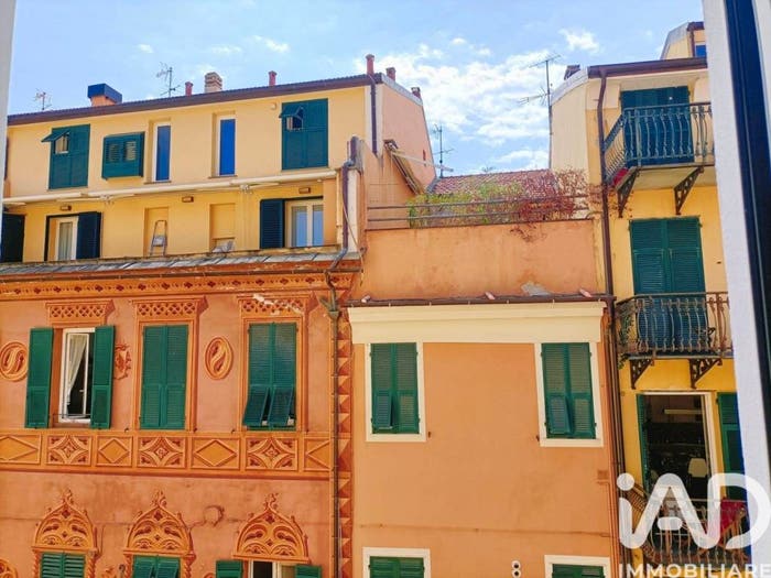 Appartamento trilocale in vendita in Via Antonio Ghilini, Centro, Loano