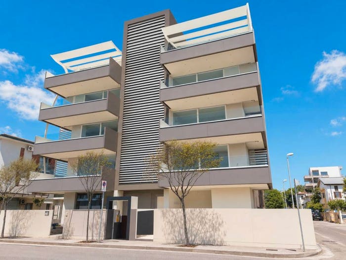 Appartamento trilocale in vendita in Via Olanda, Lido Est, Jesolo