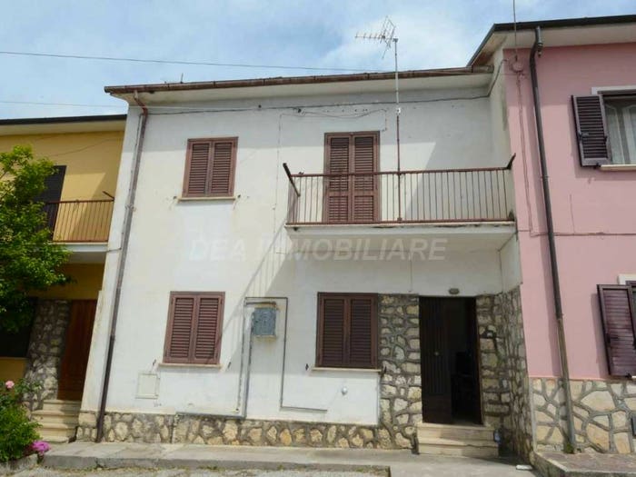 Casa quadrilocale in vendita in Via Fonticella, Cerchio
