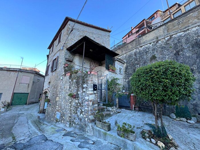 Appartamento trilocale in vendita in Via Roma, Tarano