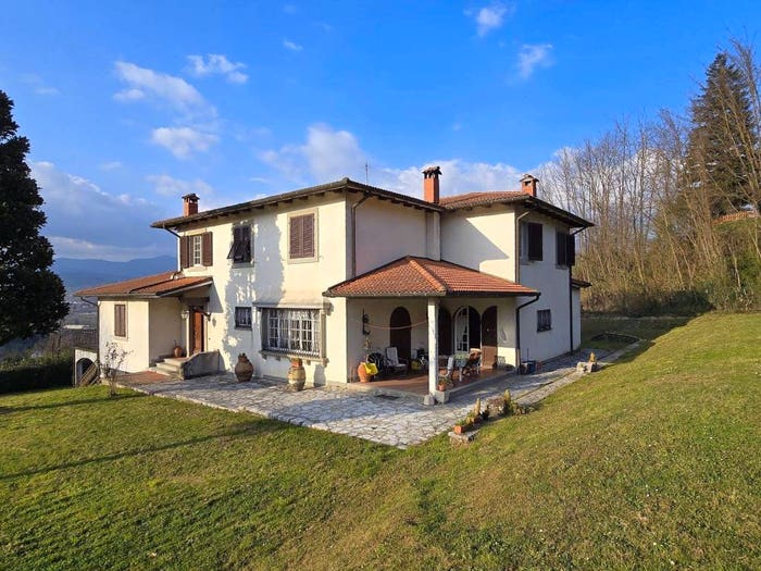 Casa con 6 locali in vendita in Via Sant'Antonio, Centro, Castelnuovo di Garfagnana
