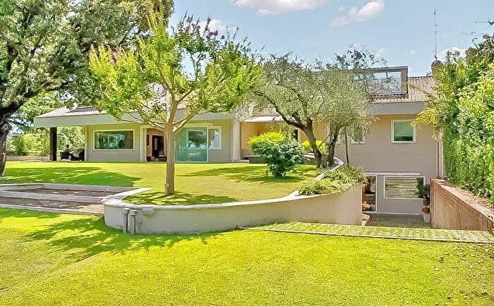 Casa con 6 locali in vendita in La Giustiniana, Roma