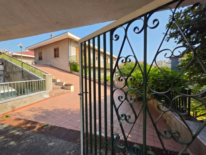Appartamento con 6 locali in vendita in Via Parigi, Villa Raspa, Spoltore