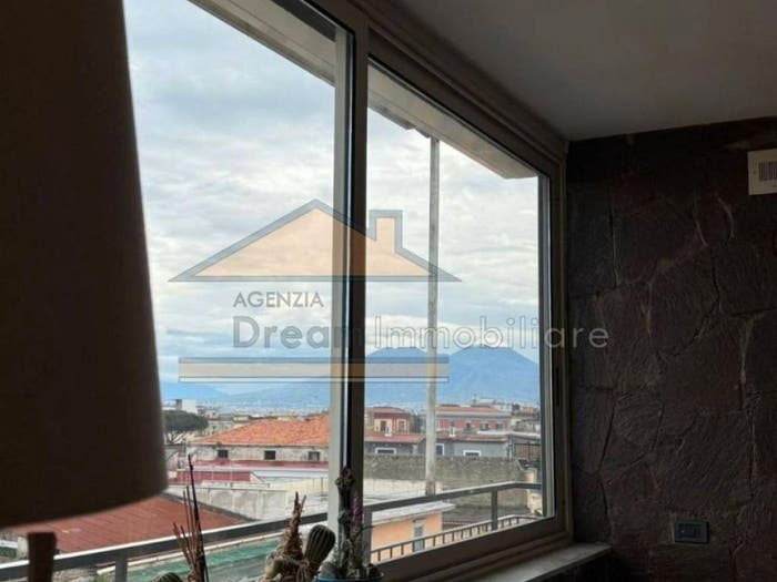 Casa con 5 locali in vendita in Corso Secondigliano, Secondigliano, Napoli