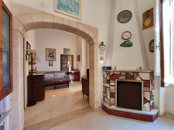 Appartamento trilocale in vendita in Piazza Francesco Crispi, Centro Storico, Brindisi