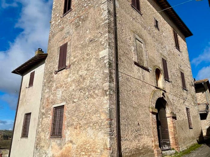 Casa con 6 locali in vendita in Vocabolo Raggio, Massa Martana